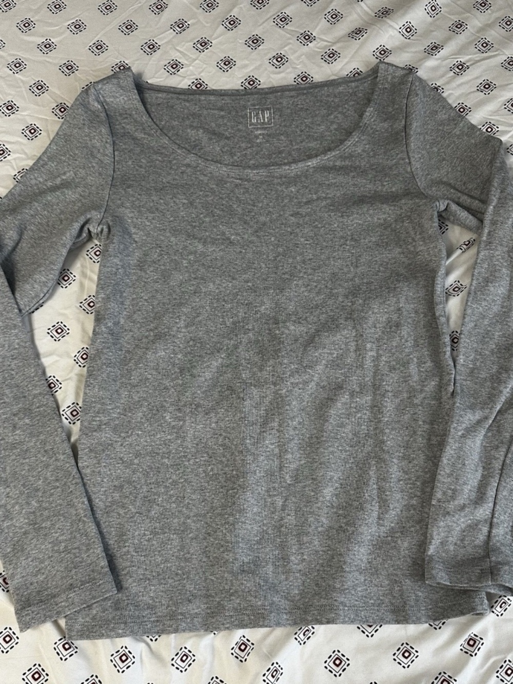 Gap Medium Women’s Long Sleeve Gray Shirt Top Basic Essential boat neck